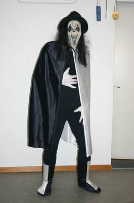 SCREAM, Fr. 38.- Umhang, Stiefelstulpen, Maske, Handschuhe