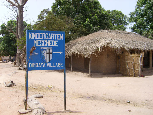 Wegweiser zum Kindergarten Dimbaya