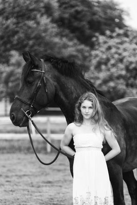 Fotoshooting mit Pferd in den Morgenstunden 