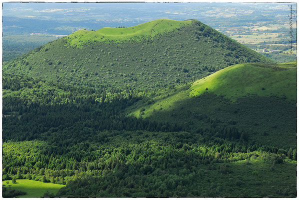 Chaine des Puys - P.N.R. des Monts Auvergne © Nicolas GIRAUD