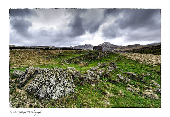 Refuge de Merdençon - P.N.R. des Monts Auvergne © Nicolas GIRAUD