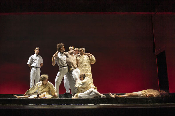 mit Heston Graber, Atina Tabé, Alvise Lindenberger, Anjo Czernich, Yaku Narquez, Barbara Grimm und Liliom Lewald in "Peer Gynt"