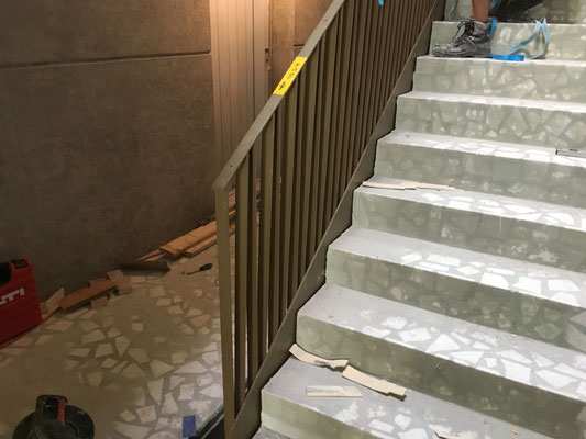 So sieht's aus: Ein erster Eindruck des Staketengeländers an der Treppe.