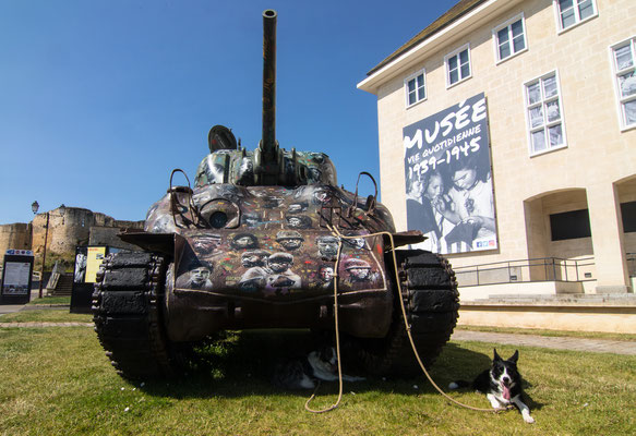 Der Panzer und das Museum erinnern an die zivilen Opfer des Zweiten Weltkriegs