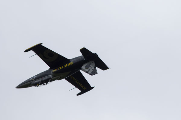 Kunstflieger des Breitling-Teams zeigeten atemberaubende Fluftakrobatik.