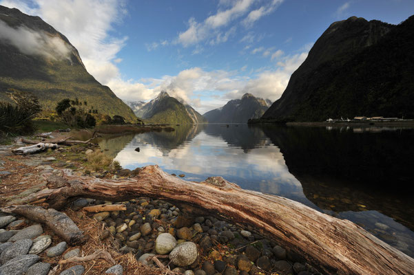 Der Mitre Peak am Milford Sound im Fjordland Nationalpark, Neuseeland