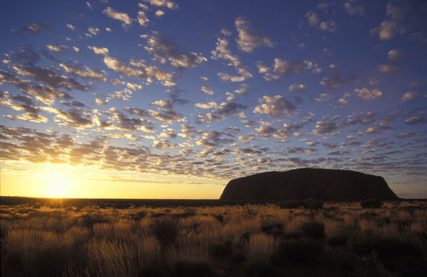 Der Uluru ("Ayers Rock") bei Sonnenaufgang, Northern Territory, Australien