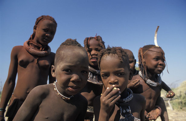 Himba-Kinder im Kaokoveld, nördliches Namibia