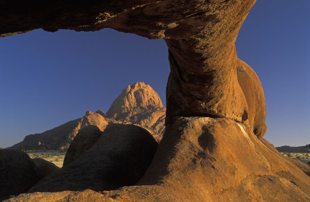 Die Spitzkoppe - "Namibias Matterhorn" - am Rande der Namib Wüste, Namibia