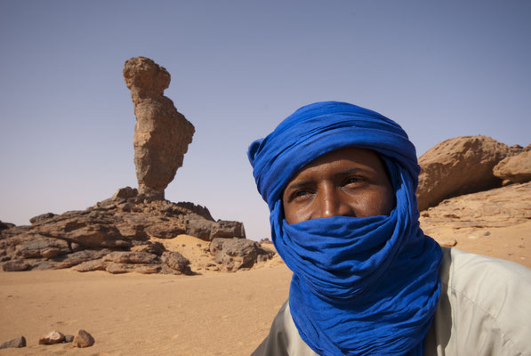 Targi (vom Volk der Touareg) im nördlichen Akakus der Sahara, Libyen