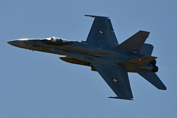 F/A-18 Hornet, Fliegerschießen Axalp, Schweiz 2017 - Nikon D800 / Nikkor 200-500/5.6