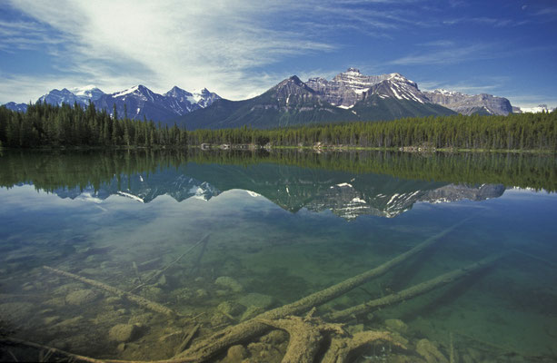Herbert Lake mit der Bow Range im Hintergrund, Banff Nationalpark, Alberta, Kanada