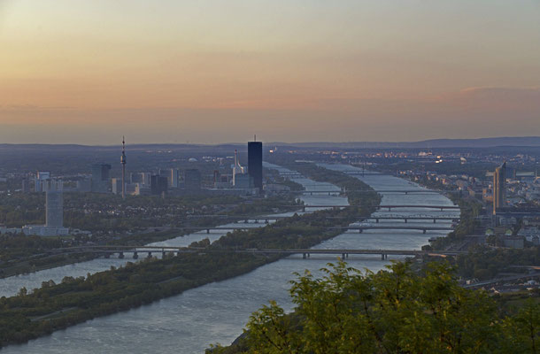 Sonnenaufgang über Wien vom Leopoldsberg