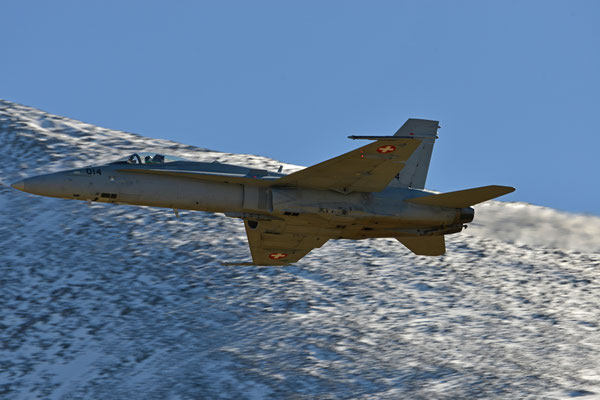 F/A-18 Hornet, Fliegerschießen Axalp, Schweiz 2017 - Nikon D800 / Nikkor 200-500/5.6