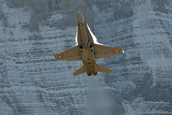 F/A-18 Hornet, Fliegerschießen Axalp, Schweiz 2017 - Nikon D800 / Nikkor 200-500/5.6