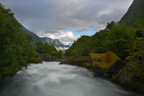 unterhalb des Briksdalsbreen Gletschers, Norwegen