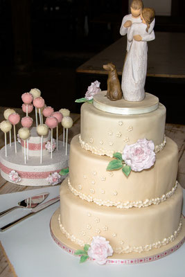 Hochzeitstorte 3 stöckig mit Cake Pops