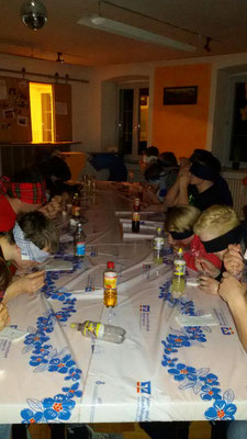 Dinner in the dark Gruppenabend