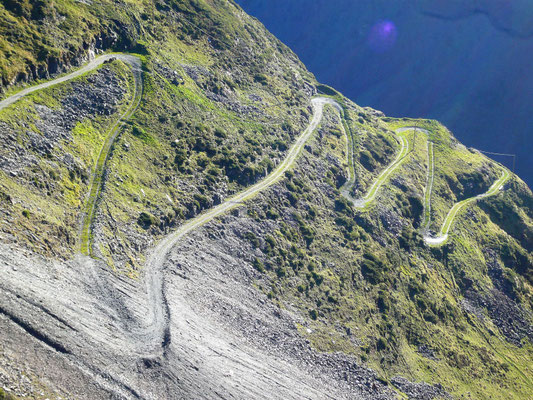 La piste du Bentaillou construite pour descendre le minerai en charrettes à bœufs