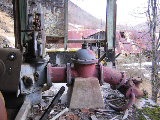 Vestiges de la petite centrale électrique de la mine