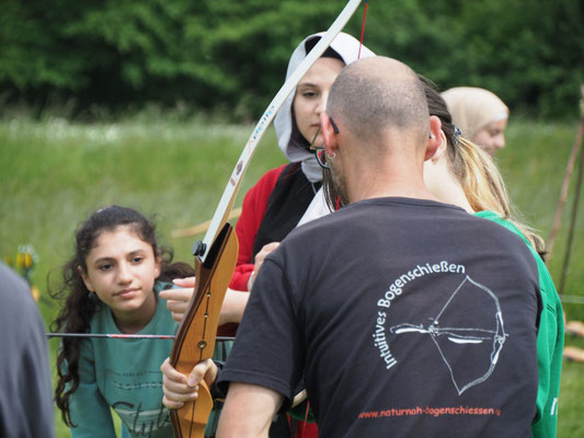 Intuitives Bogenschiessen bei Naturnah Bogenschiessen mit Kindern und Jugendlichen aus unterschiedlichen Kulturen