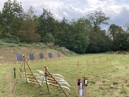 Pfeile und Bögen von Naturnah Bogenschiessen auf dem Bogenplatz