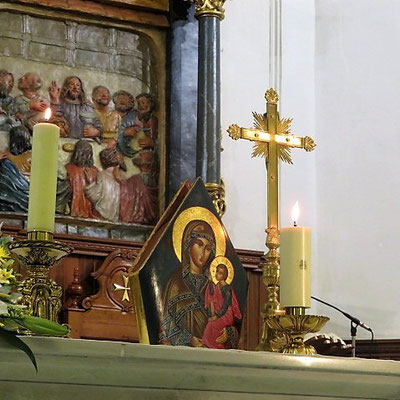 MITRA EN LA IGLESIA DE URDA  (TOLEDO)