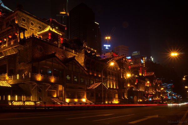 Letzter Abend in Chongqing: Hongyadong, eine Art antiker Wolkenkratzer