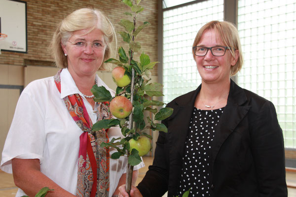 Bereichsleiterin beim "Kleinen Muck e.V." Gabriele Hagedorn-Schulte (li.) und OGS-Leiterin Katja Weich