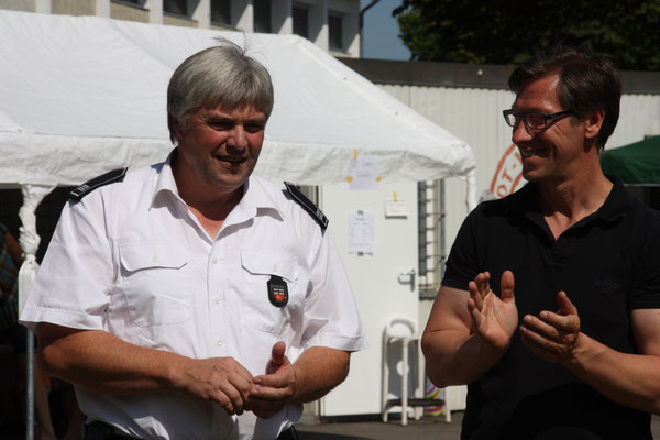 Ralf Broch (li.), Leiter der Freiwilligen Feuerwehr Röttgen