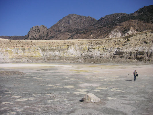 Wandern auf der Caldera der Insel Nisyros - Griechenland