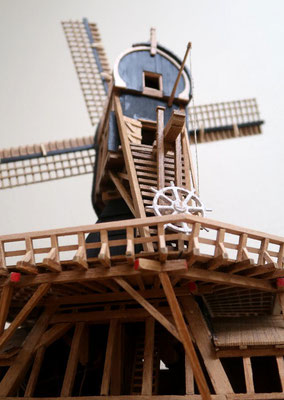 Achterzijde van de molen / Rearside of the windmill
