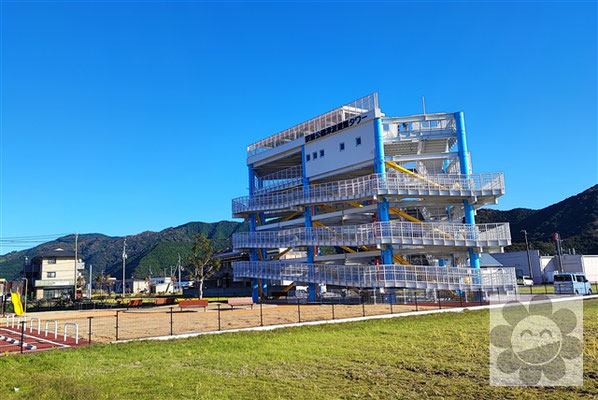 駅前公園津波避難タワー