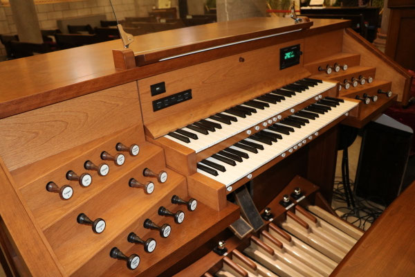 Seven-rank Inspiration Organ console in West Church, Beijing
