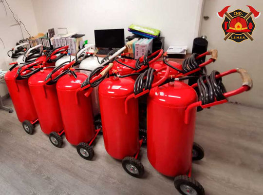 Extintores sobre ruedas de polvo químico seco de 70 Kg