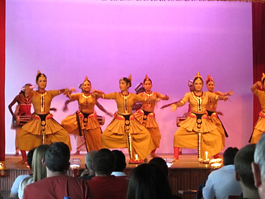 Aufführung der Tempeltänzer in Kandy