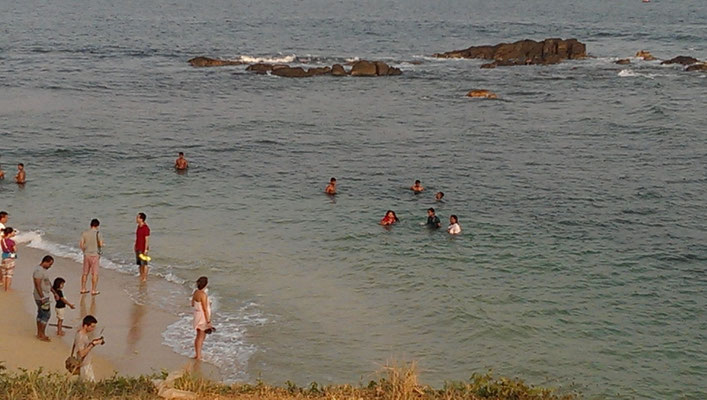 Badende Menschen in Galle