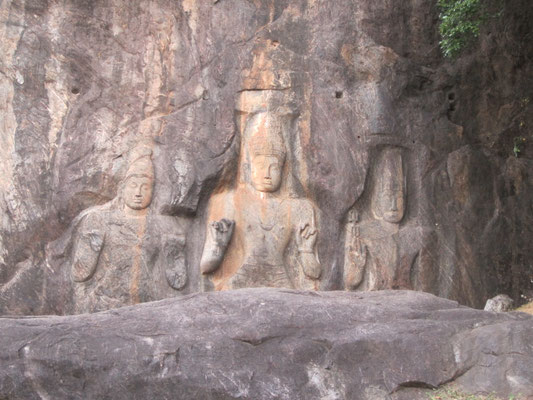 Felsstatuen Buduruwagala