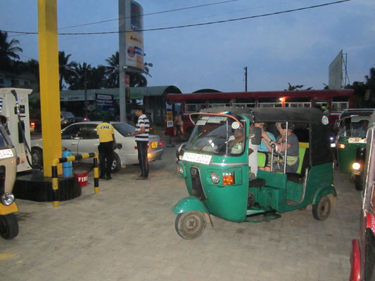 an der Tankstelle