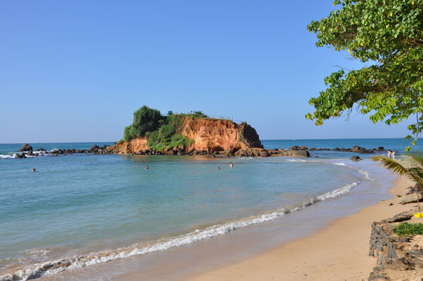 Felsen am  Strand von Mirissa