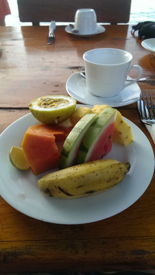 Obstteller zum Frühstück