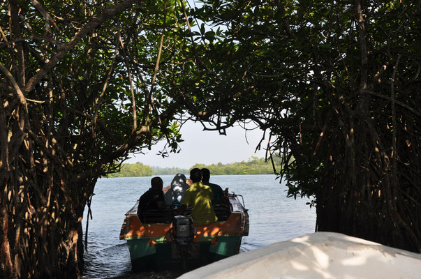 Mit dem Boot auf dem Matu Ganga