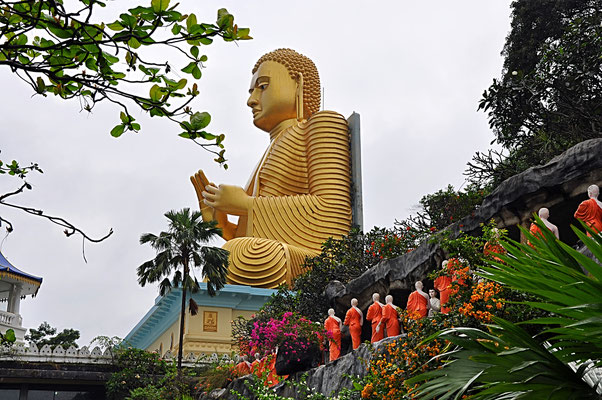 Godener  Buddha, Höhlentempel Dambulla