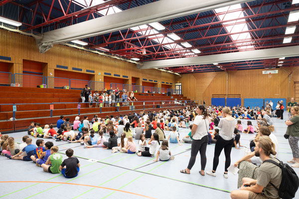 Die Wilhelmschule Wangen und die Steinenbergschule Hedelfingen feiern einen gemeinsamen Spielenachmittag zusammen