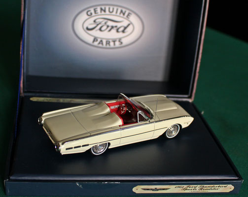 Ford Genuine Parts 1:43 - Resina - cod.522 - Ford Thunderbird Sports Roadster 1962