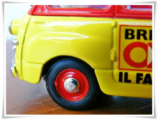 Brumm 1:43 - FIAT 600 Multipla 1956 - BC04 Serie Brico OK! "Brico Imbianchino"