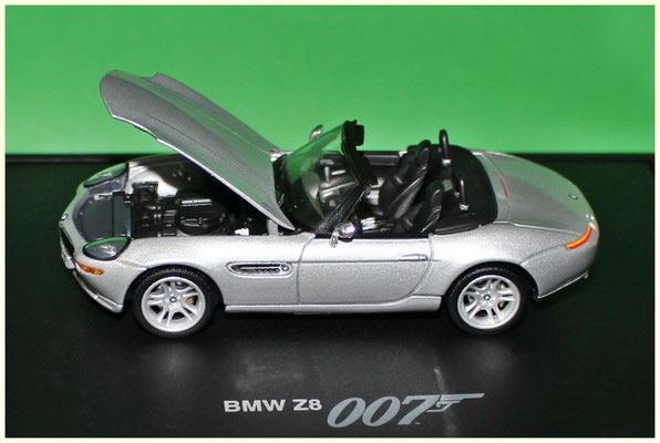 Minichamps 1:43 - BMW Z8 - cod. 80420007666 - 007 James Bond Collection 1999  "The World Is Not Enough" 