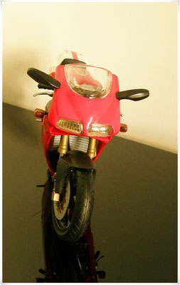 1:10 Hot Wheels - Ducati 996 SPS