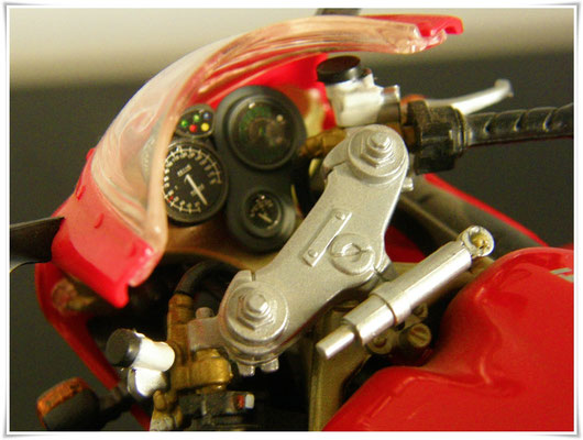 1:10 Hot Wheels - Ducati 996 SPS
