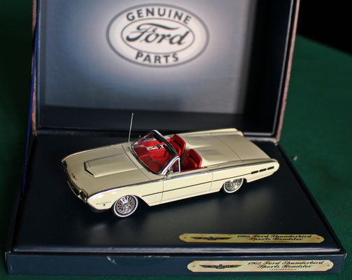 Ford Genuine Parts 1:43 - Resina - cod.522 - Ford Thunderbird Sports Roadster 1962